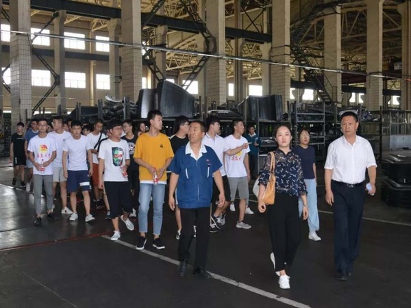 高校大学生来J9直营集团集团科普基地实际进建