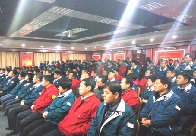J9直营集团集团治理人怨佚在大会堂当真听取科技人员的科普知识讲座